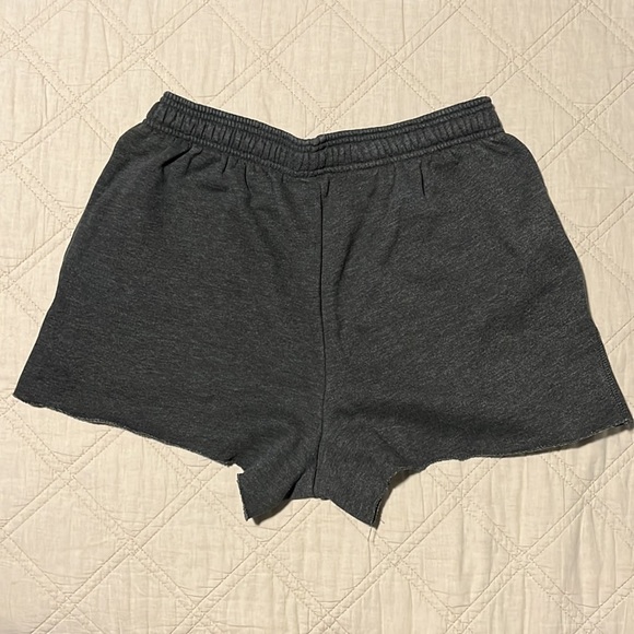 Amazon Essentials - Picture 2 of 2